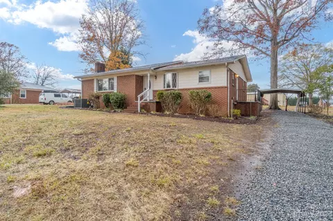 143 Lakewood Ave, Lincolnton, NC 28092