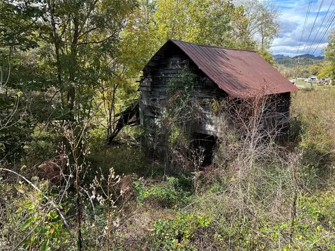 0000 Hyder Mountain Rd, Clyde, NC 28721