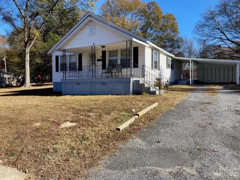 440 College S St S, Dallas, NC 28034