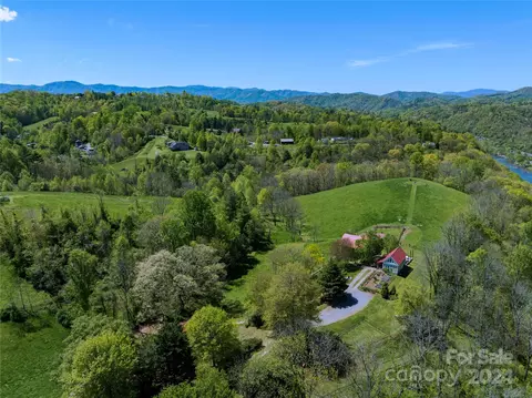 285 Cabin Hollow Dr, Marshall, NC 28753