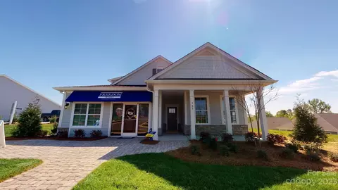 206 Fox Cove Rd, Hendersonville, NC 28792