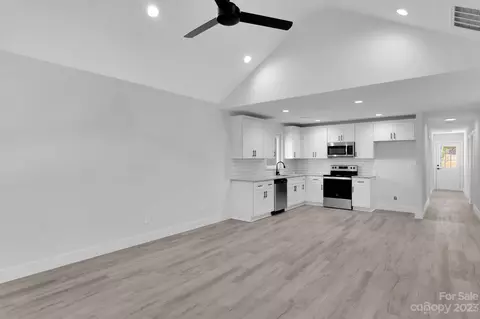 210 N 10th Ave, Maiden, NC 28650 photo 6