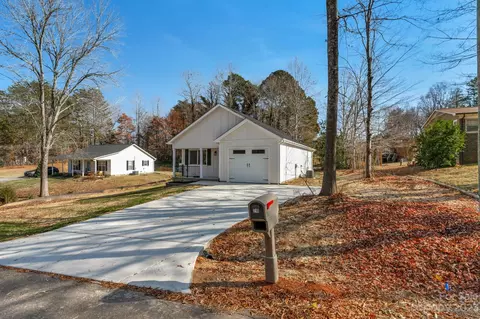 210 N 10th Ave, Maiden, NC 28650 photo 3