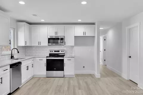 210 N 10th Ave, Maiden, NC 28650 photo 9