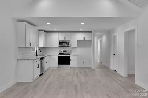 210 N 10th Ave, Maiden, NC 28650 photo 7