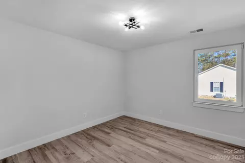 210 N 10th Ave, Maiden, NC 28650 photo 22