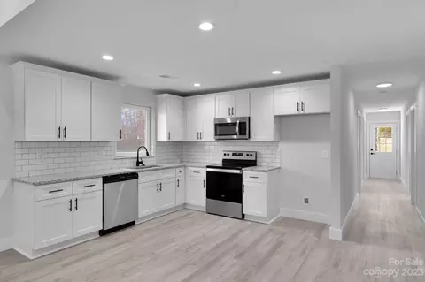 210 N 10th Ave, Maiden, NC 28650 photo 10