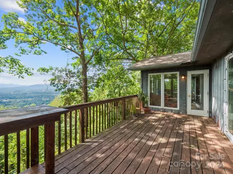 8 Bent Tree Rd, Asheville, NC 28804