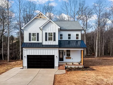 119 Forest Creek Dr, Statesville, NC 28625