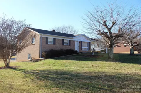 2002 Walt Arney Rd, Lenoir, NC 28645