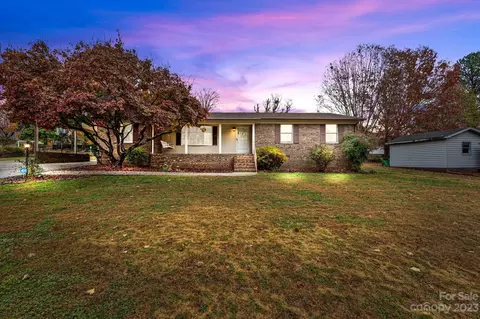 717 Holly Dr, Asheboro, NC 27205