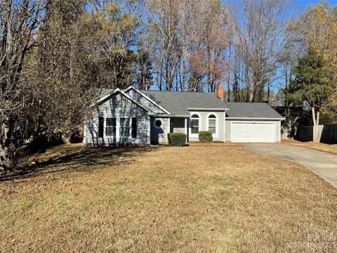 2002 David Earl Dr, Charlotte, NC 28213