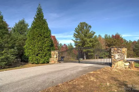 1018 Hawksbill Dr, Morganton, NC 28655 photo 4
