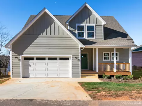 80 Greenwood Fields Dr, Asheville, NC 28804