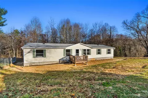 16 Motts Dr, Candler, NC 28715