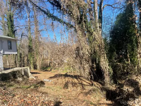 99999 Oakwood St, Asheville, NC 28806
