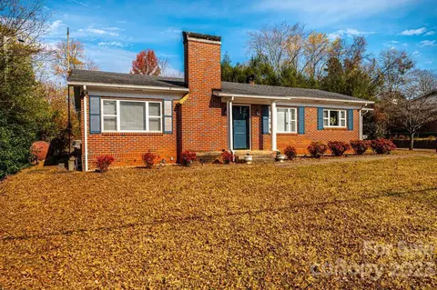 2368 2nd Nw Ave NW, Hickory, NC 28601