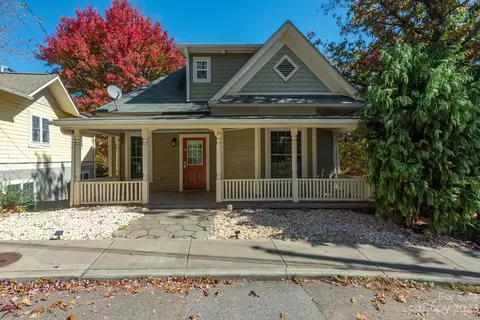 24 Jefferson Dr, Asheville, NC 28801