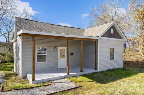 Exterior - 958 13th St, Lancaster, SC 29720 photo 4 of 6