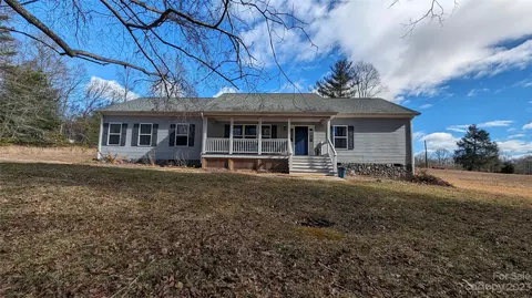 224 Appaloosa Dr, Mills River, NC 28759