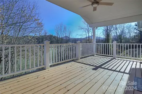 110 Legacy Dr, Leicester, NC 28748