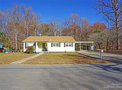 3901 Oakwood Rd, Charlotte, NC 28269