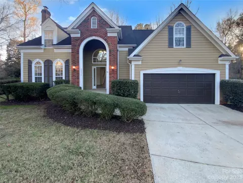 8906 Valewood Ct, Charlotte, NC 28210