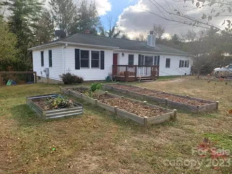 501 Wickins Dr, Hendersonville, NC 28791