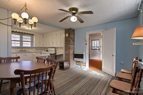 420 Jackson Loop Rd, Flat Rock, NC 28731 photo 4