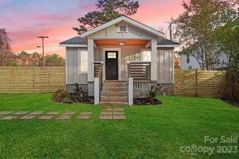 3226 Capitol Dr, Charlotte, NC 28208