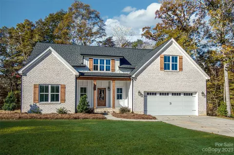 151 Edgewater Ct, Mocksville, NC 27028