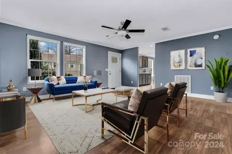 18 Clemson Ct, Asheville, NC 28806