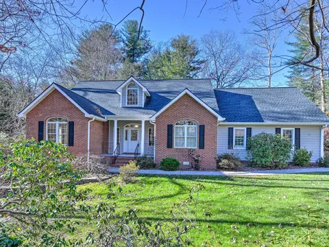 207 Heathcote Rd, Hendersonville, NC 28791