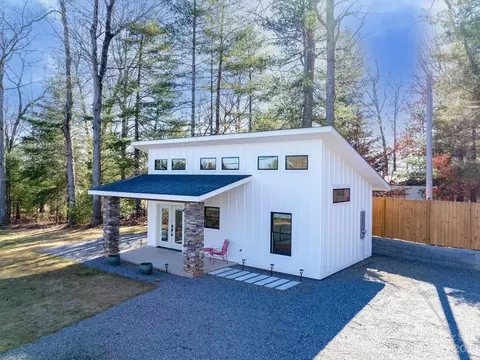 11 Hawkins Dr, Leicester, NC 28748