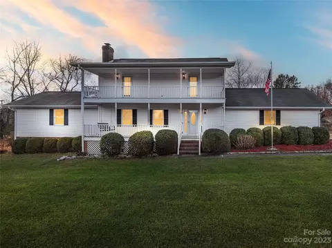 5 Meadow Knoll Dr, Candler, NC 28715