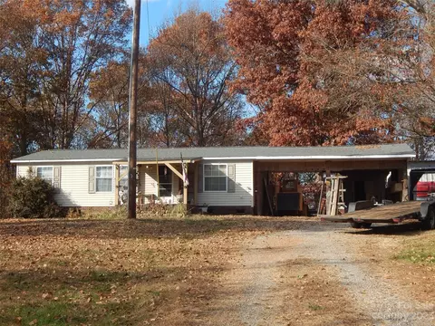 1643 Hill River Rd, Hiddenite, NC 28636 photo 2