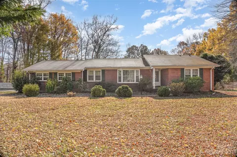 10104 Pinewood Ln, Charlotte, NC 28269