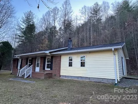 288 Henderson Dr, Hot Springs, NC 28743