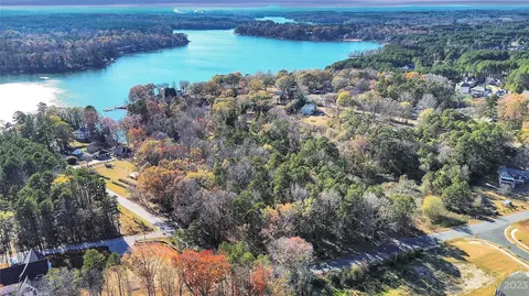 312 Horseshoe Lake Rd, Mount Holly, NC 28120