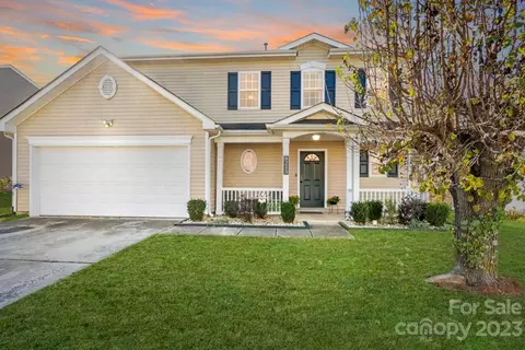 8215 Weeping Fig Ln, Charlotte, NC 28215