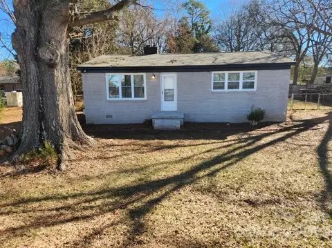 640 Oakdale Rd, Charlotte, NC 28216