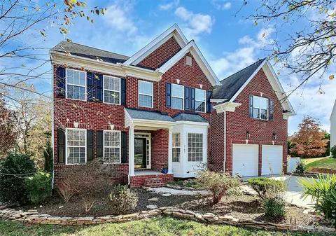 2103 Oakcliffe Ct, Harrisburg, NC 28075