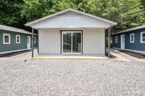 34 Collins Mountain Dr, Asheville, NC 28804