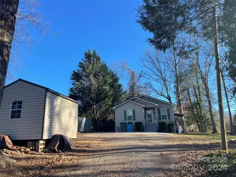 7 Beaverdam Rd, Candler, NC 28715