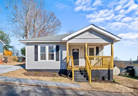 386 Woodlawn Ave, Cramerton, NC 28032
