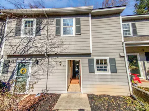 6111 Heath Ridge Ct, Charlotte, NC 28210