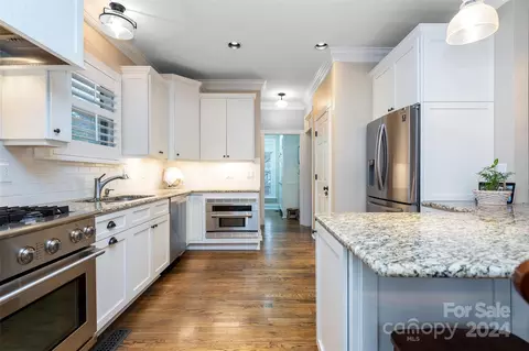 Kitchen - 17600 River Ford Dr, Davidson, NC 28036 photo 2 of 5