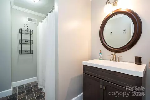 Bath - 17600 River Ford Dr, Davidson, NC 28036 photo 4 of 4