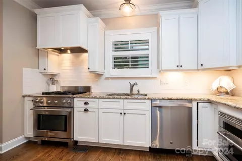 Kitchen - 17600 River Ford Dr, Davidson, NC 28036 photo 3 of 5
