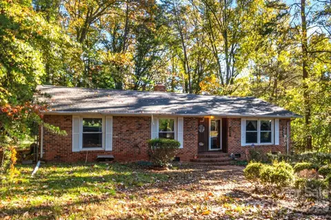 7404 Oakwood Ln, Charlotte, NC 28215
